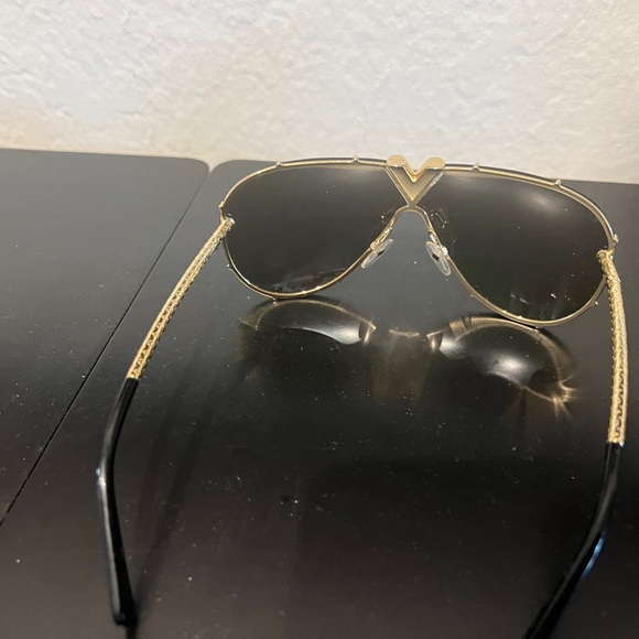 Louis Vuitton LV Drive Sunglasses - Gold - Picture 5 of 9